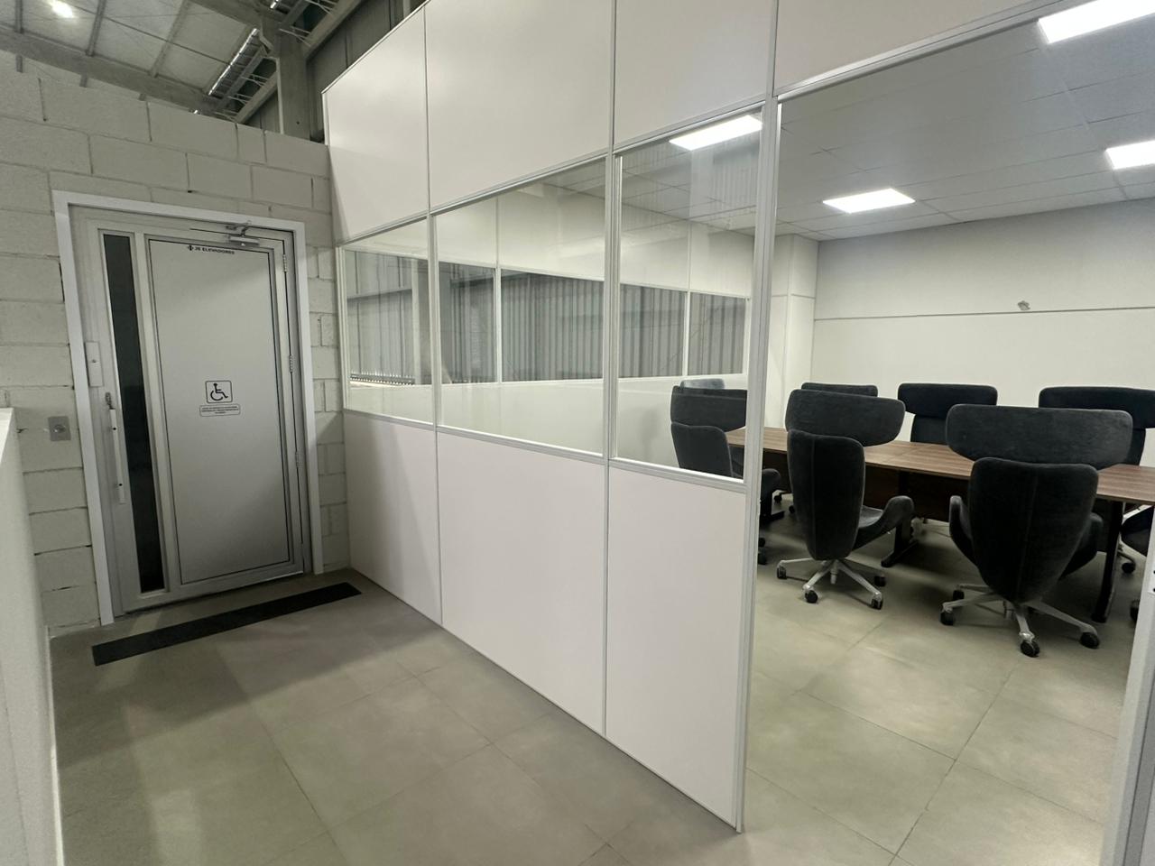 Sala de reuniões e ambientes corporativos da Machado Agronegócios